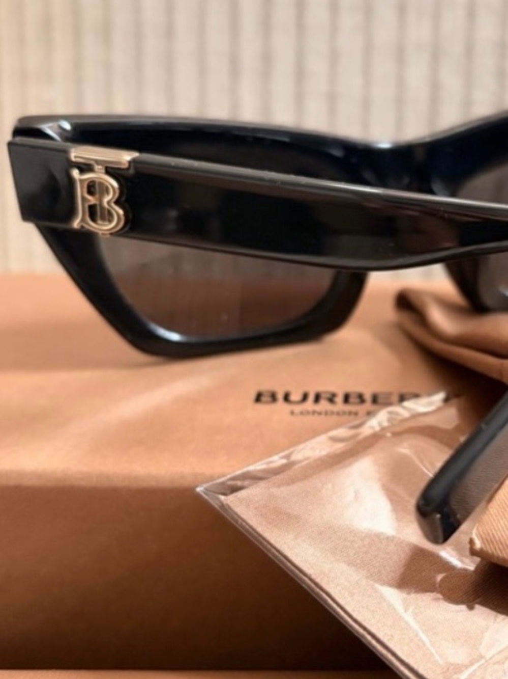 NWT - Burberry - Classic, Italian, Black Cat-Eye Sunglasses - Picture 2 of 6